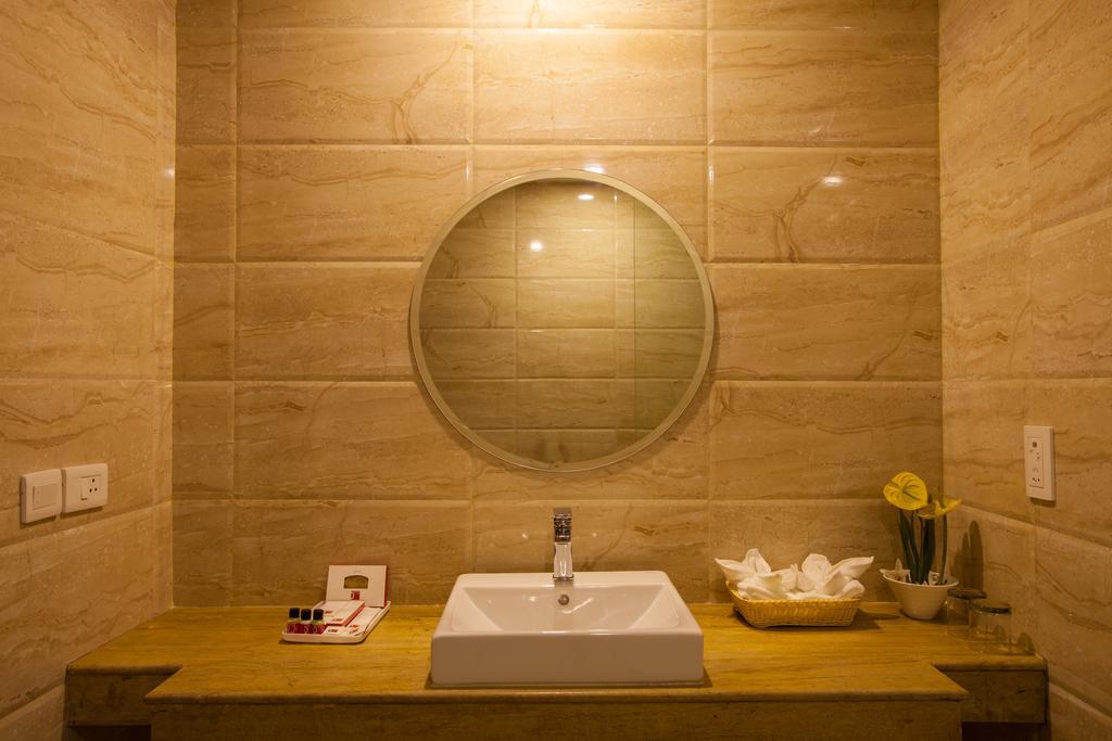 Velvet Clarks Exotica Hotell Zirakpur Exteriör bild