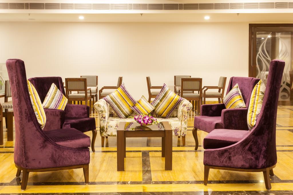Velvet Clarks Exotica Hotell Zirakpur Exteriör bild